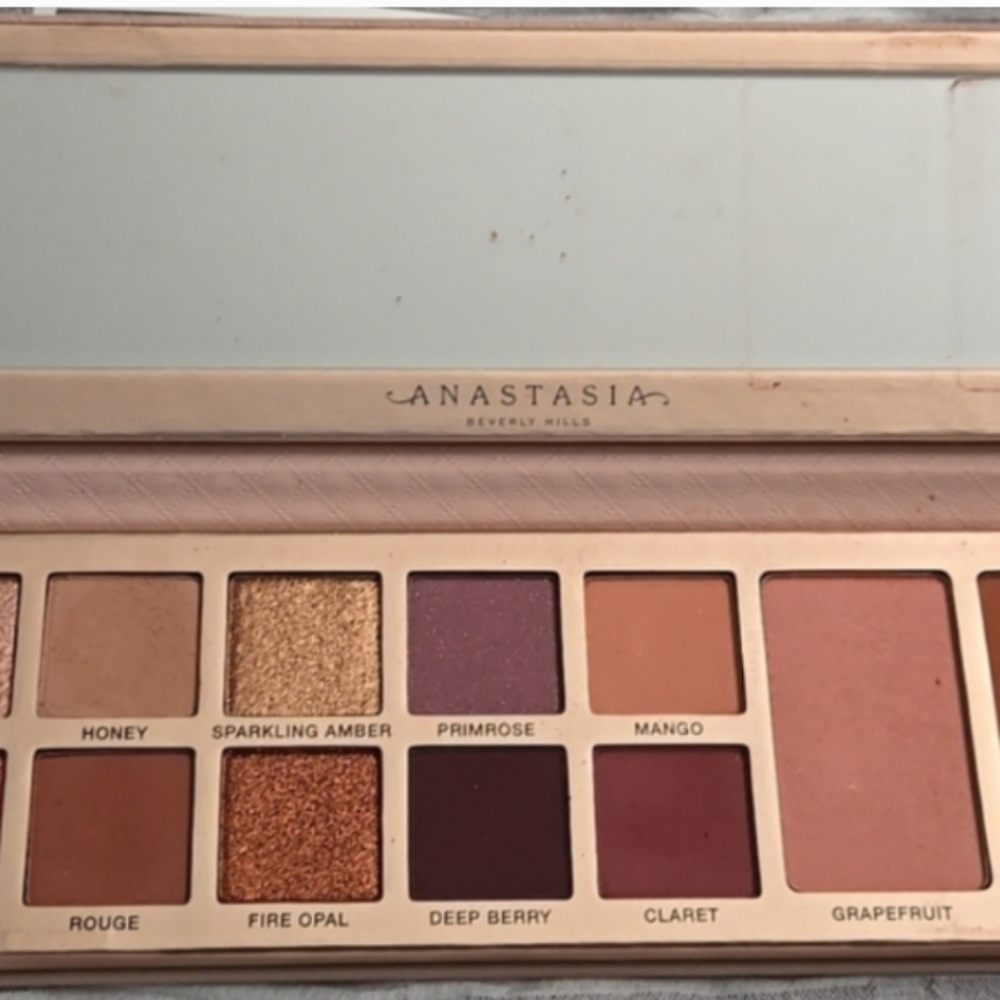 Anastasia Beverly Hills Eyeshadow Palette with 14 Shades for Versatile Looks